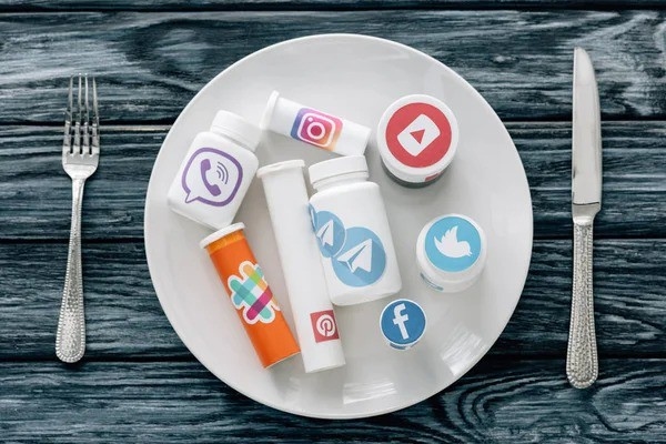 How to use Fansoso to safely and efficiently increase YouTube subscriptions and playback volume in 2025?