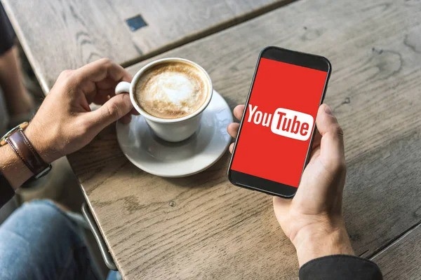 购买 YouTube 订阅者安全吗？2026 最真实风险与解决方案 