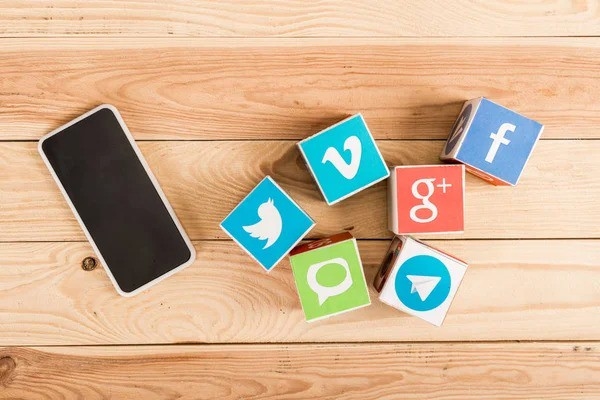 2025年十大社交媒体营销面板推荐：轻松提升社交媒体影响力